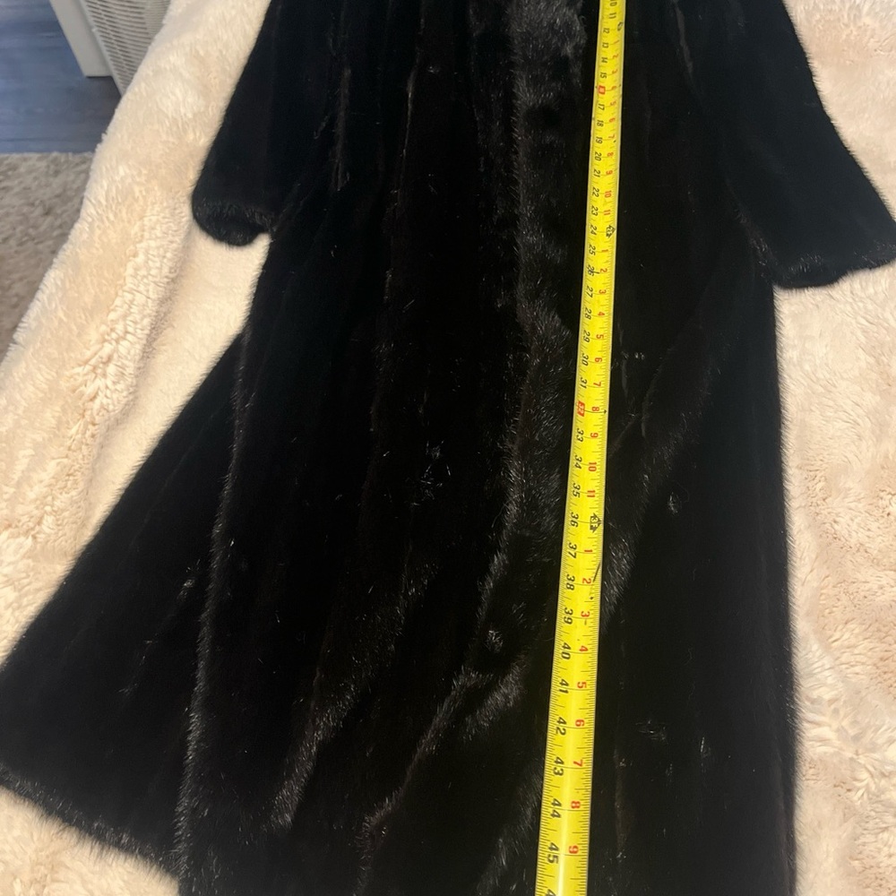 Luxurious Black Mink Fur Coat